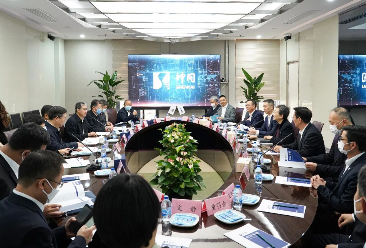 中石化高级副总裁刘宏斌一行益临亿万先生MR参观考察(图2) 中石化高级副总裁刘宏斌一行益临亿万先生MR参观考察(图2)