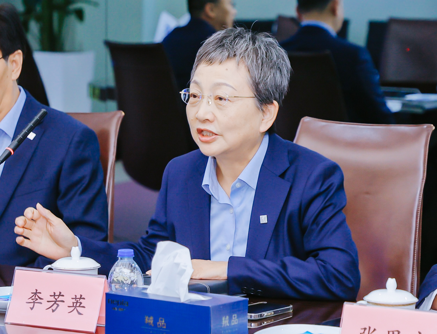 中国石化领导刘会友、张建阔一行莅临亿万先生MR参观考察(图2) 中国石化领导刘会友、张建阔一行莅临亿万先生MR参观考察(图2)