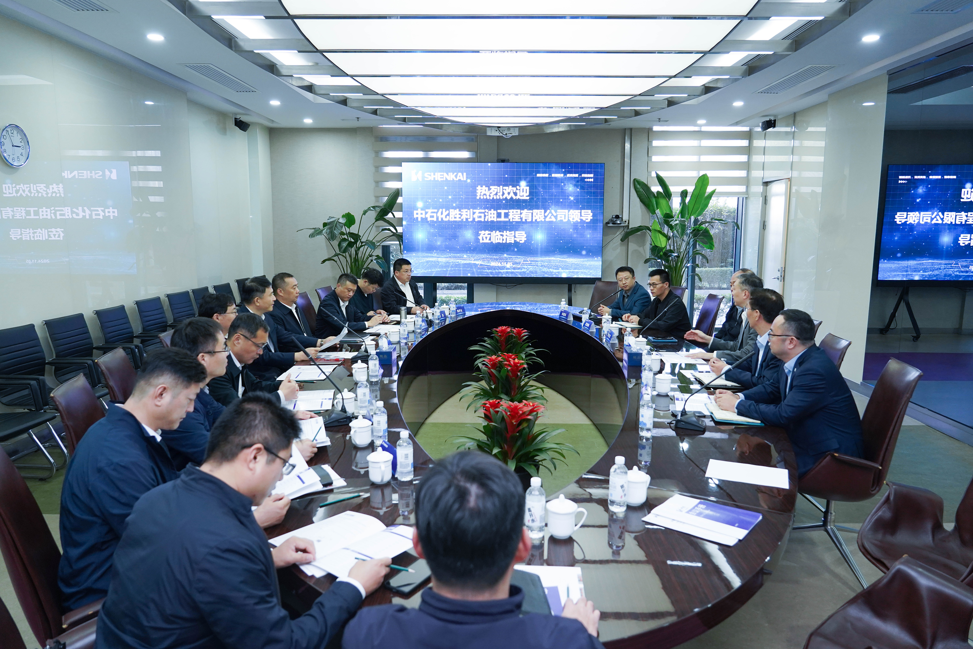 中石化胜利石油工程有限公司领导莅临亿万先生MR参观交流(图1) 中石化胜利石油工程有限公司领导莅临亿万先生MR参观交流(图1)