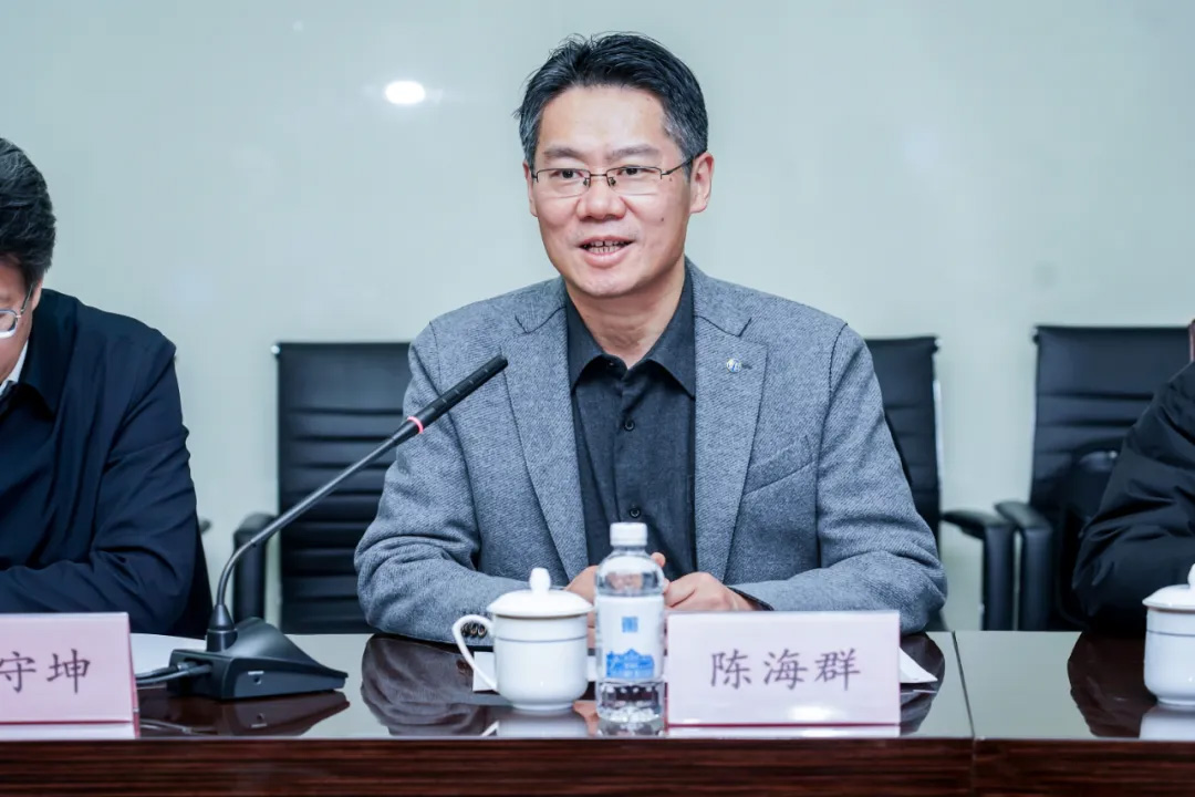 常州大学徐守坤书记、陈海群校长一行莅临亿万先生MR参观考察(图4) 常州大学徐守坤书记、陈海群校长一行莅临亿万先生MR参观考察(图4)