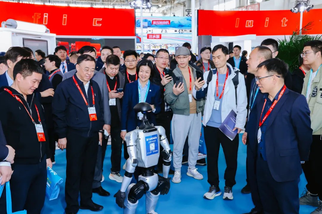 AI赋能、绿色未来|亿万先生MR盛装亮相北京cippe石油展(图11) AI赋能、绿色未来|亿万先生MR盛装亮相北京cippe石油展(图11)